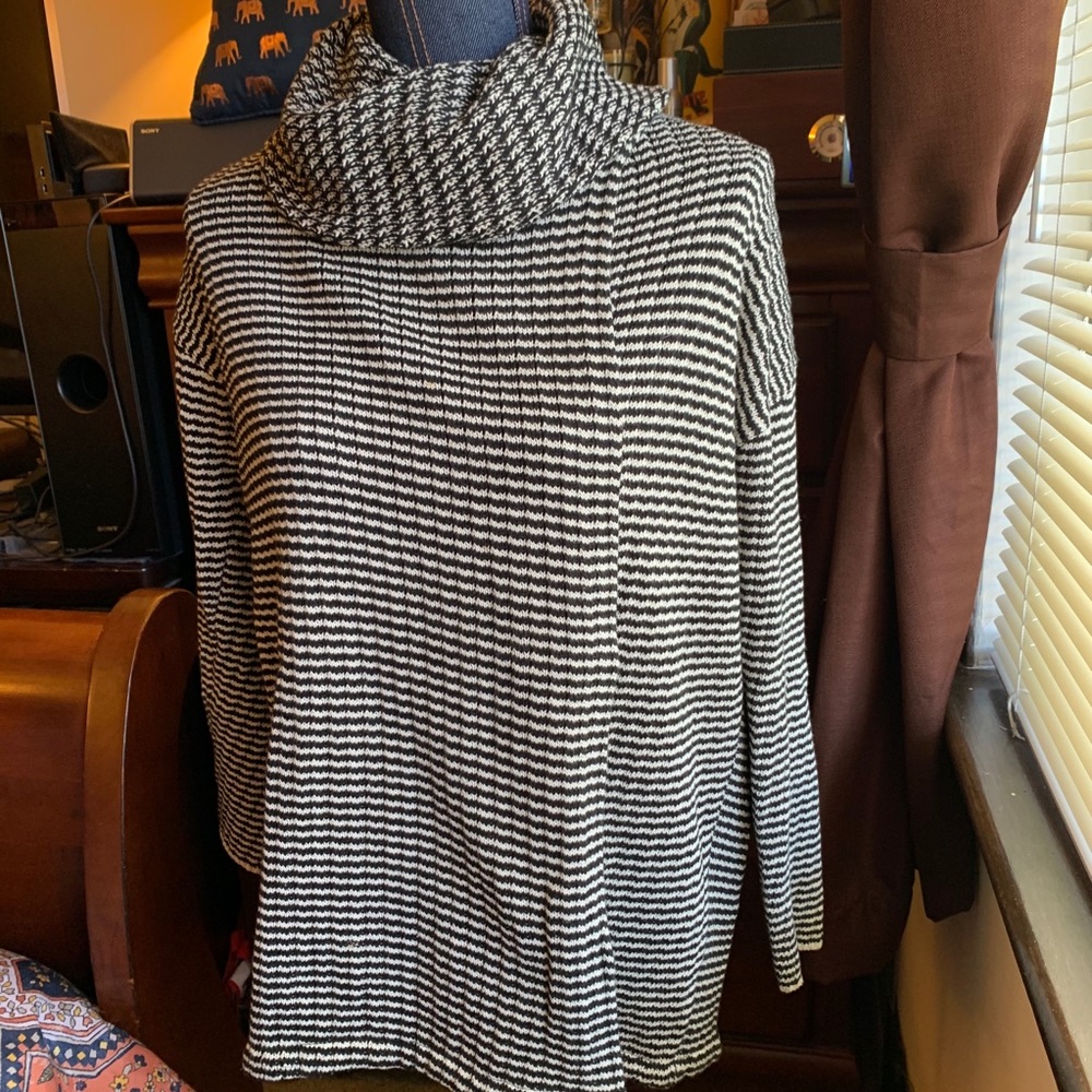 Cabi sweater wrap look SZ small